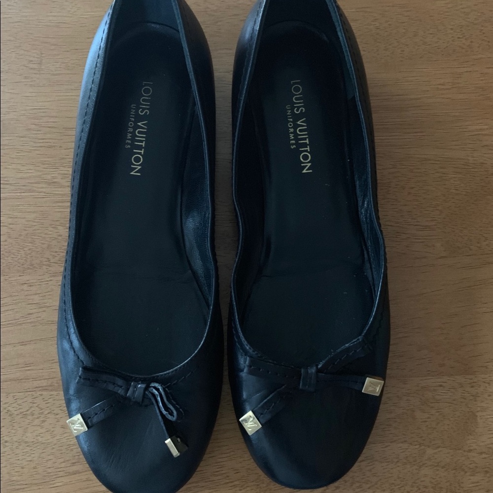LOUIS VUITTON
 Balerina shoes